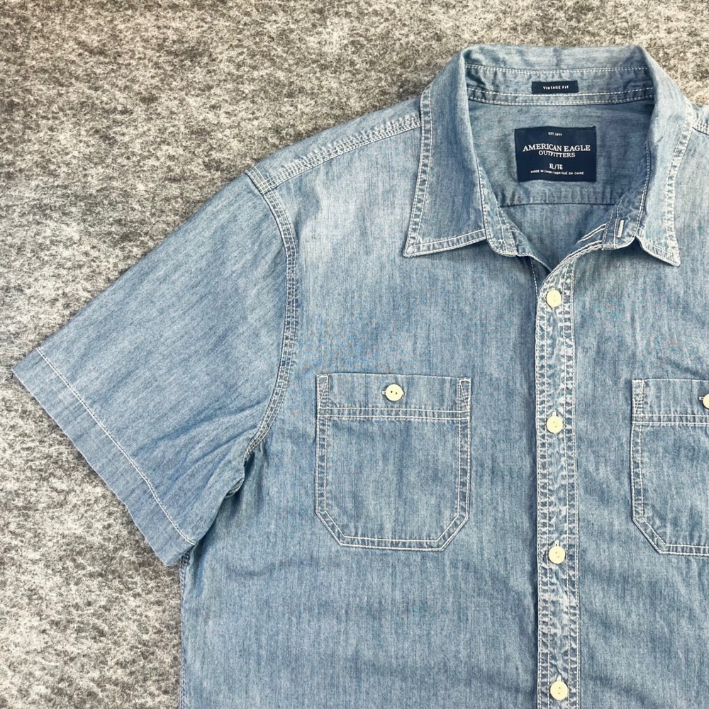 American Eagle Chambray Shirt Mens XL Vintage Fit Short Sleeve Classic Cotton